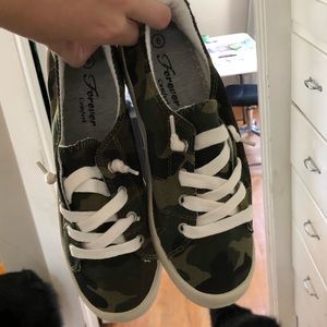 Women’s camo sneakers